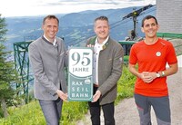 Namen v.l.n.r: Jochen Danninger (Tourismuslandesrat Niederösterreich), Bernd Scharfegger (Geschäftsführer Scharfegger's Raxalpen Resort) und Dr. Matthias Cernusca (Landesleiter Bergrettung Niederösterreich/Wien). © Roman Zach-Kiesling